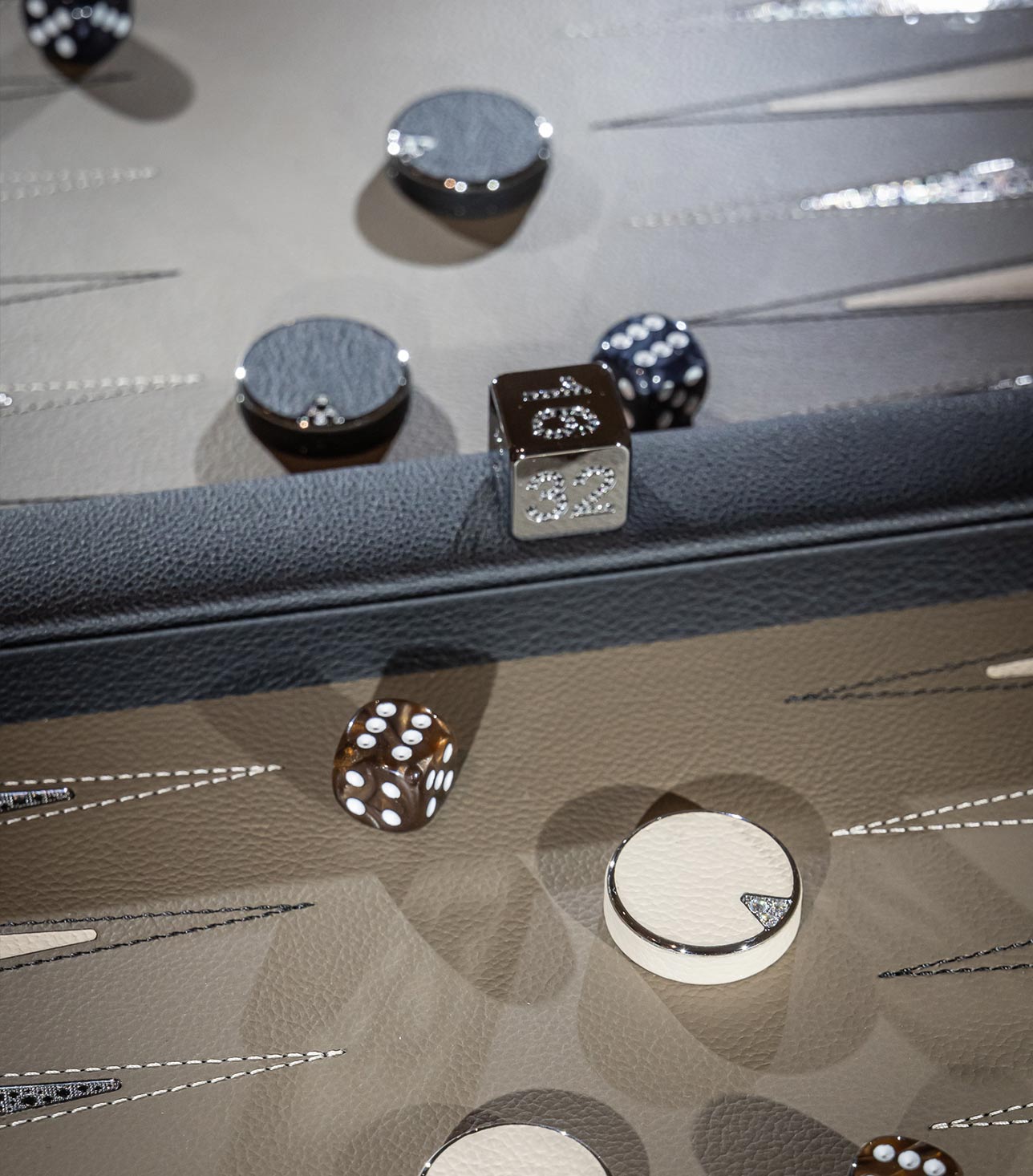 backgammon-grey-img2-web backgammon-grey-img2-web