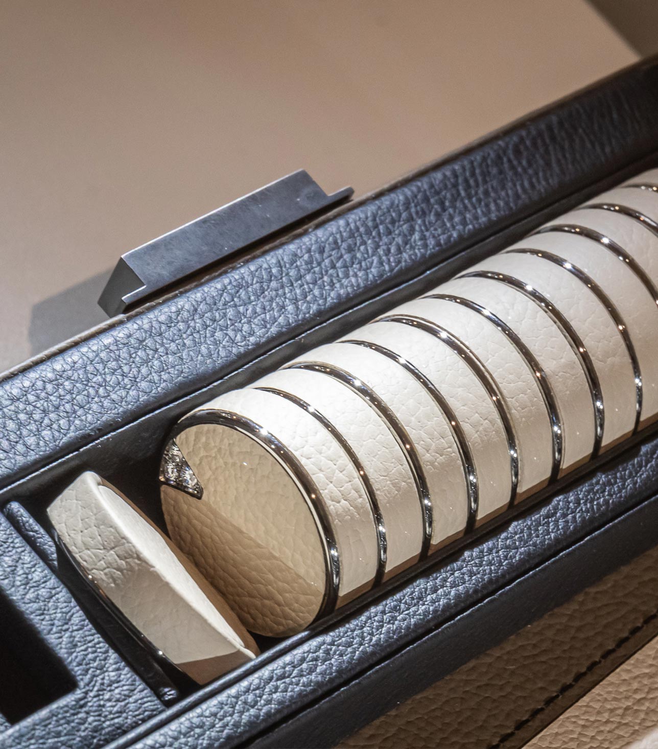 backgammon-grey-img3-web backgammon-grey-img3-web